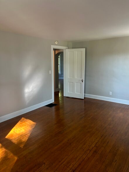 Building Photo - 1360 S Arch Ave