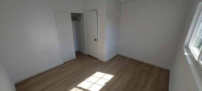 Building Photo - 230 S Azusa Ave