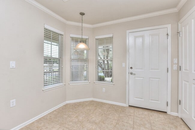 Building Photo - 305 Barrington Farm Ct