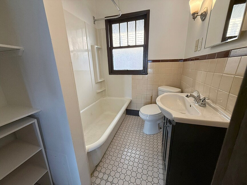 Building Photo - 800 Bayridge Ave
