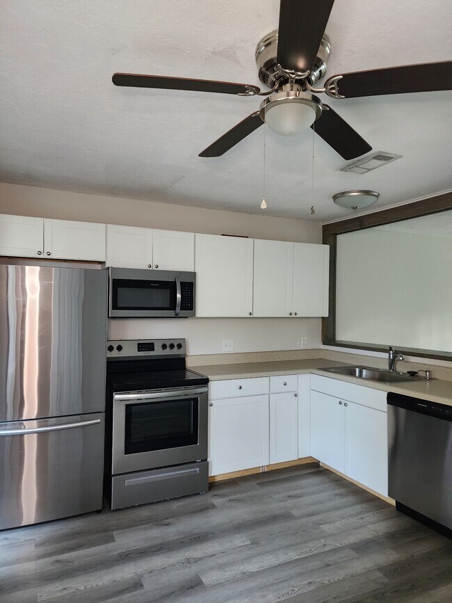 Building Photo - 4020 Southern Cross