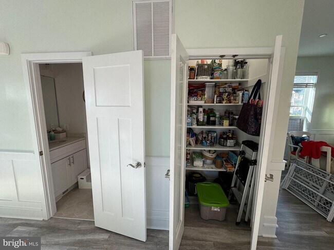 Building Photo - 8315 Bayside Rd