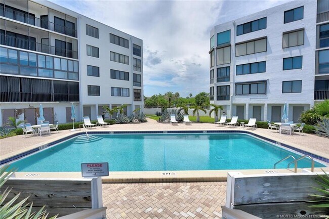 Building Photo - 2375 NE Ocean Blvd