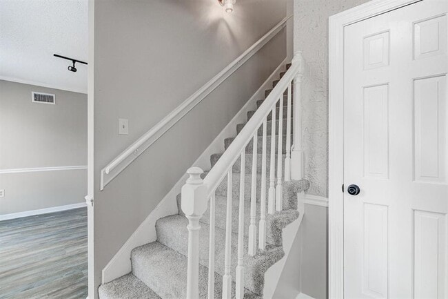 Building Photo - 7801 Autumn Creek Dr