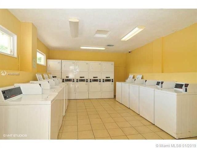 laundry room - 1800 Sans Souci Blvd