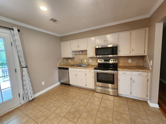 Building Photo - 3 Bedroom 2 Bath home in North Columbus