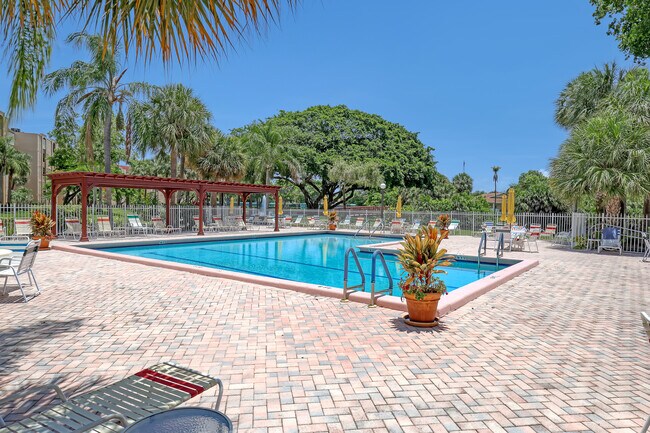 Building Photo - 2455 Lindell Blvd