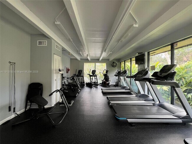 Building Photo - 9301 SW 92nd Ave