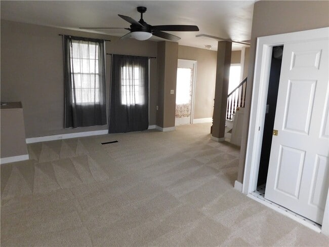 Building Photo - 321 N Main St