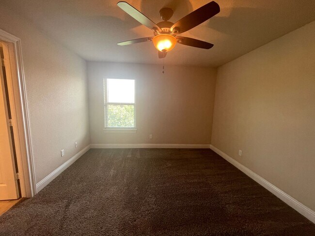 Building Photo - 3/2.5 Townhome w/ STUNNING Open Floor Plan...