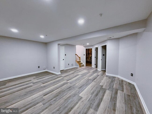 Building Photo - 9837 Sherwood Farm Rd