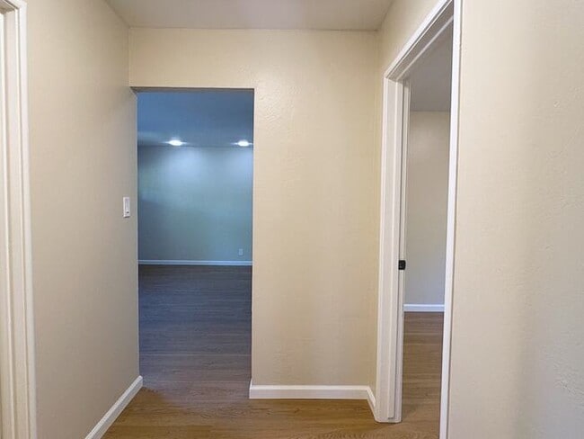 Building Photo - Cute 3 Bedroom Home Close to Shopping