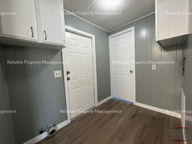 Building Photo - 770 Stevens Dr