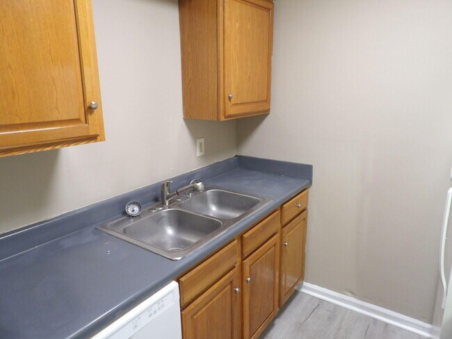 Building Photo - 140 Landings Dr