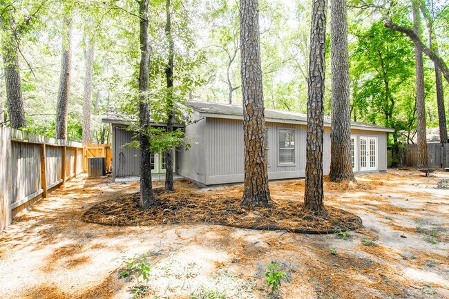 Building Photo - 2717 S Millbend Dr