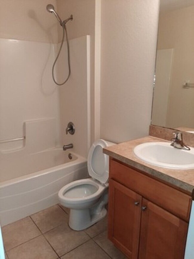 Building Photo - Cute and Quiet Country Living