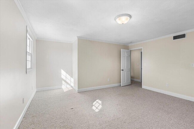 Building Photo - 8 Captain Cook Ln