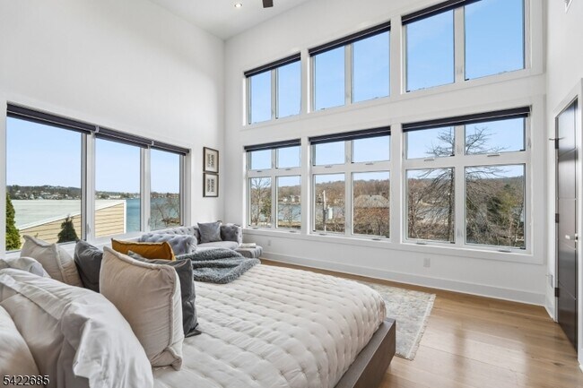 Building Photo - 301 Kingsland Rd