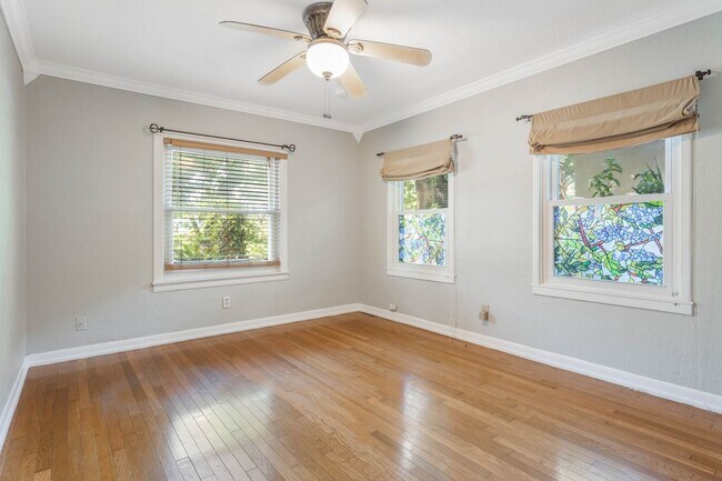 Building Photo - Updated 2/2/1 with huge yard next in the Delaney Park/Lake Weldona