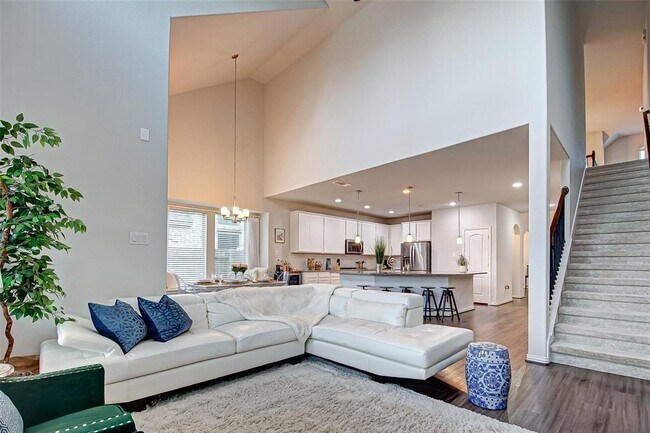 Building Photo - 23811 Via Viale Dr