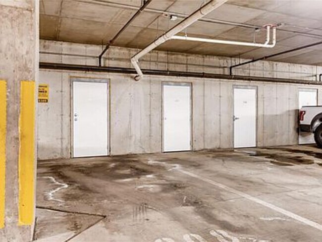 Building Photo - 2100 N Humboldt St