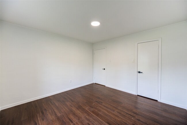 Building Photo - 5930 Miller Valley Dr