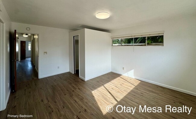 Building Photo - Spacious 3BR Home with Garden Beds & Pet-F...