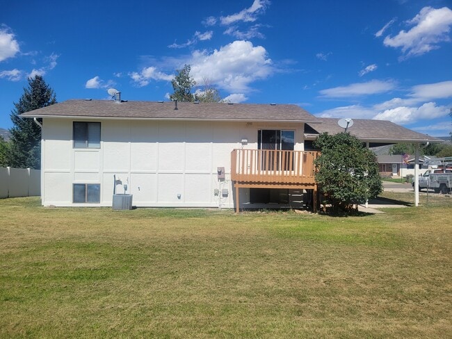 Building Photo - 165 W 910 S