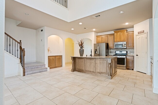 Building Photo - Spacious & Charming Home in Desirable Savannah Community