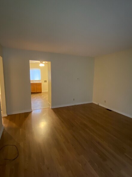 Building Photo - 103 N Beach Dr