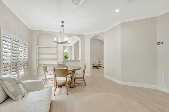 Building Photo - 1050 Delray Lakes Dr