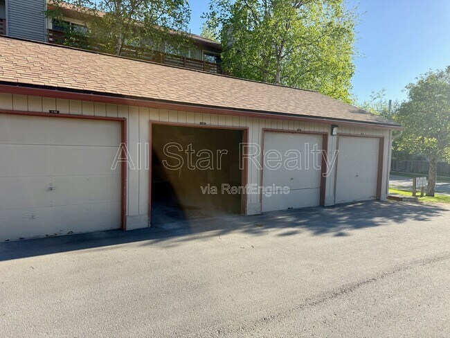 Building Photo - 9625 Independence Dr