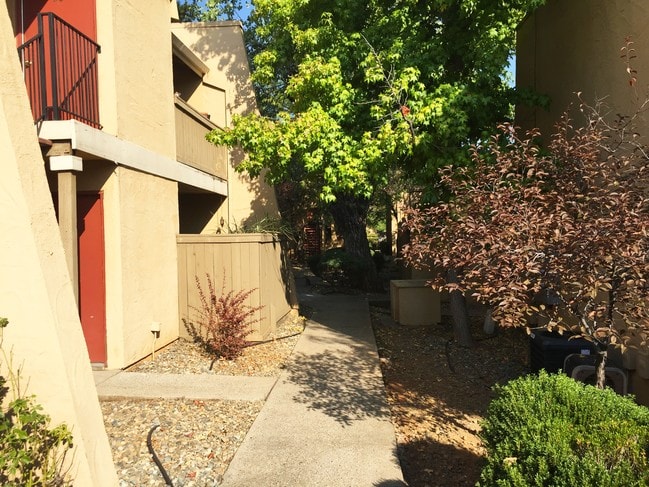 Building Photo - The Keys