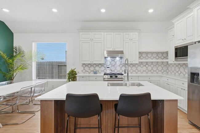 Building Photo - 4910 Shore Arbor Ln