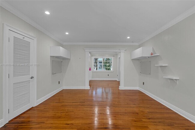 Building Photo - 1605 Lenox Ave.