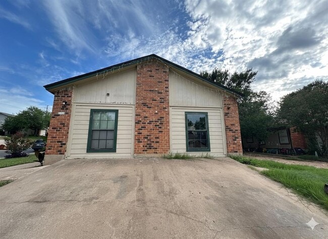 Primary Photo - 9705 Carson Creek Blvd