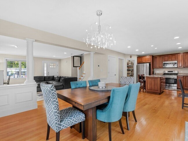 Building Photo - 22 Wellesley Ave