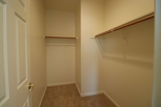 Building Photo - Beautiful Templeton Home