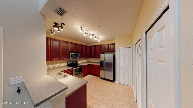 Building Photo - 8241 Pelican Landing Rd