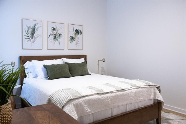 Building Photo - 2505 Thornton Rd