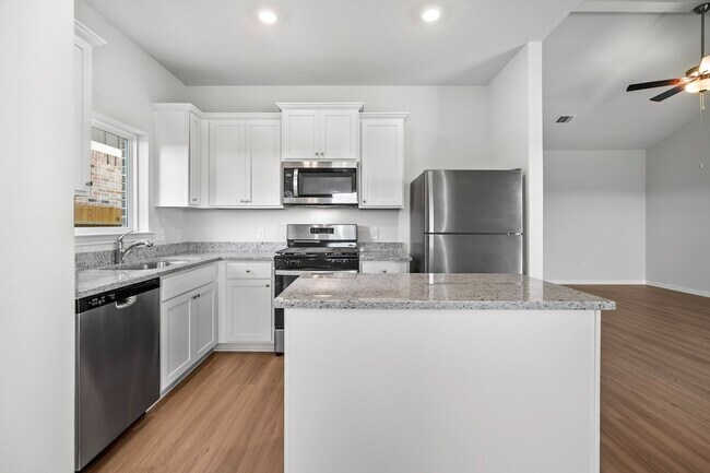 Building Photo - 345 Tejas Trl