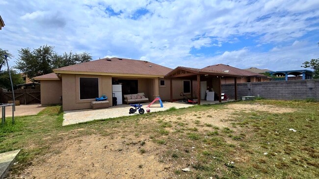 Building Photo - 313 Floral Blvd