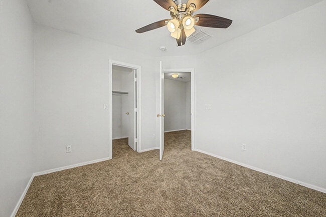 Building Photo - 7042 W Mercer Ln