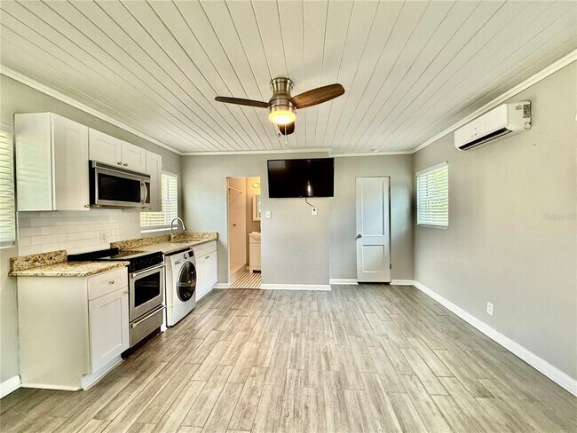 Building Photo - 3419 W Empedrado St