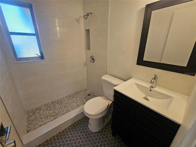 Building Photo - 511 46th Ave N