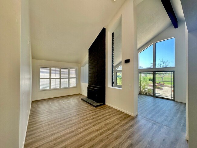 Building Photo - 3 bed single story home for rent  in  Shadowridge Community on the Greens