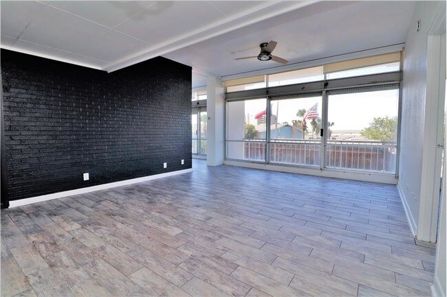 Building Photo - 4600 Ocean Dr