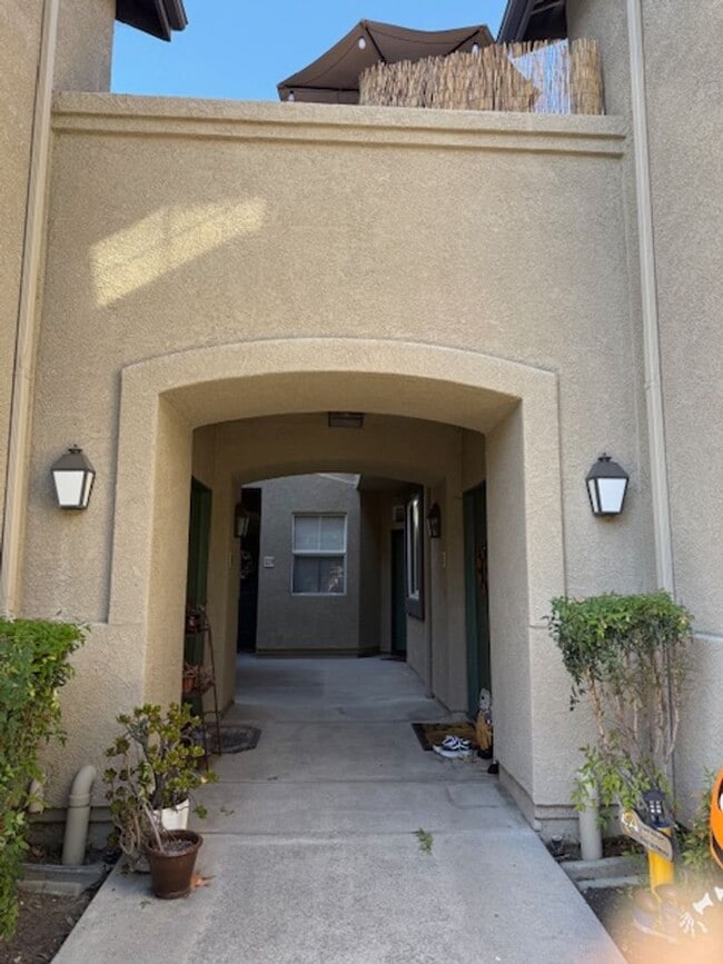 Building Photo - 2 bed 1.5 bath in Dakota Community in Wago...