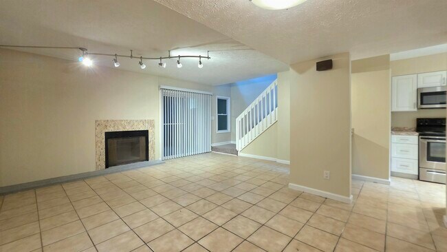 Building Photo - 310 74th Ave N