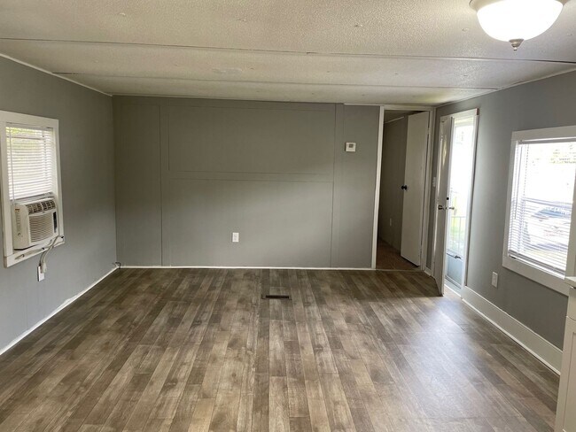 Building Photo - 116 Whisper Ln